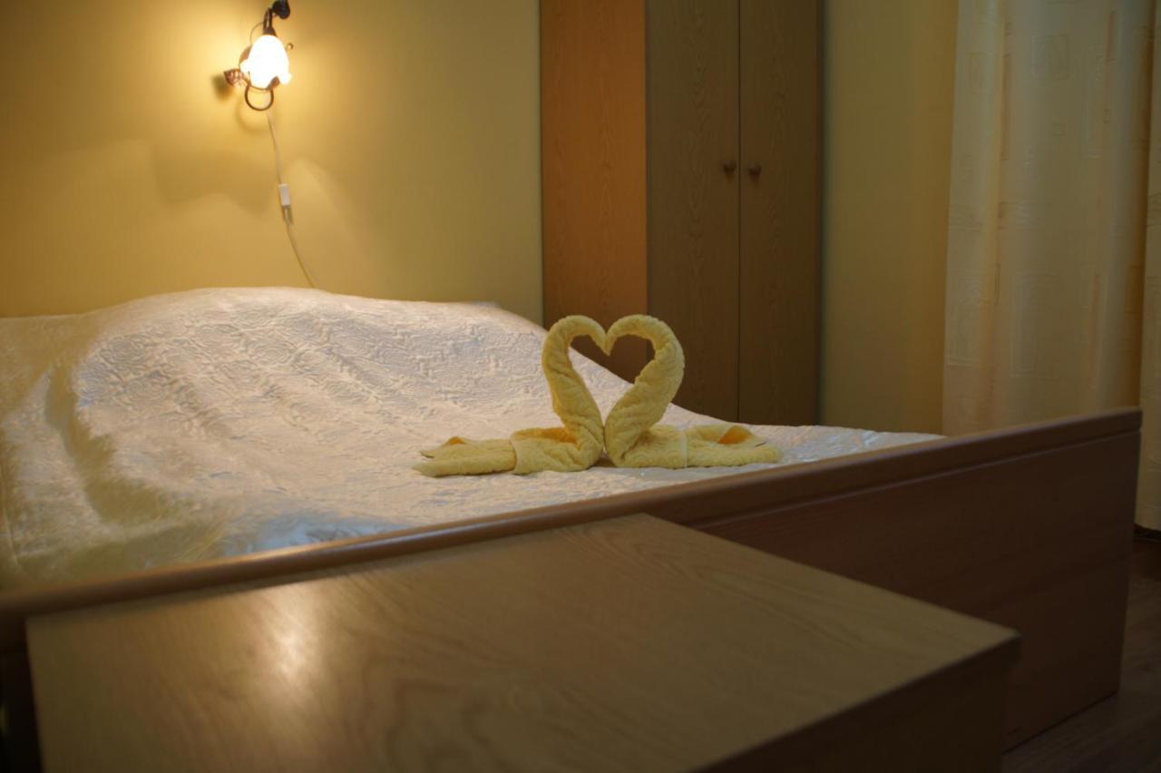 Hotel Eden 24H เชชูฟ ภายนอก รูปภาพ