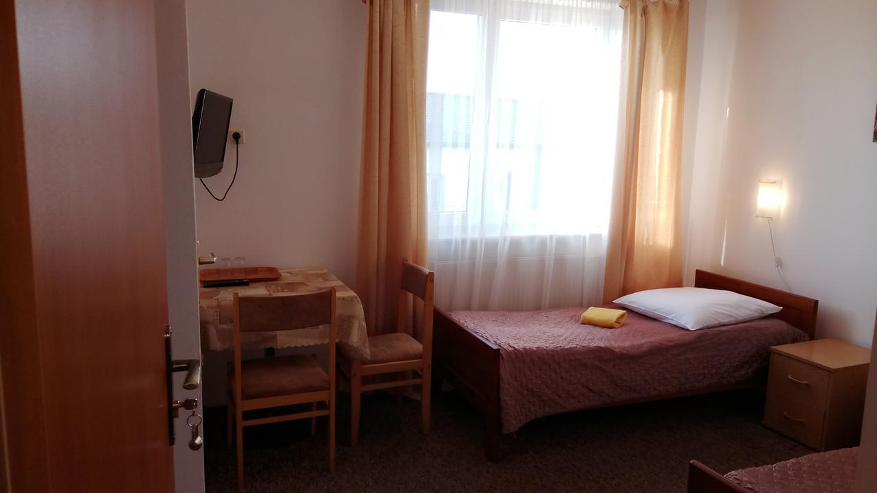 Hotel Eden 24H เชชูฟ ภายนอก รูปภาพ