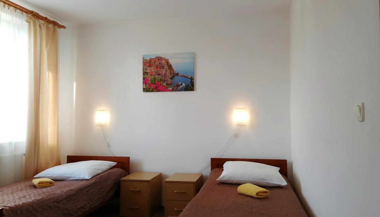 Hotel Eden 24H เชชูฟ ภายนอก รูปภาพ